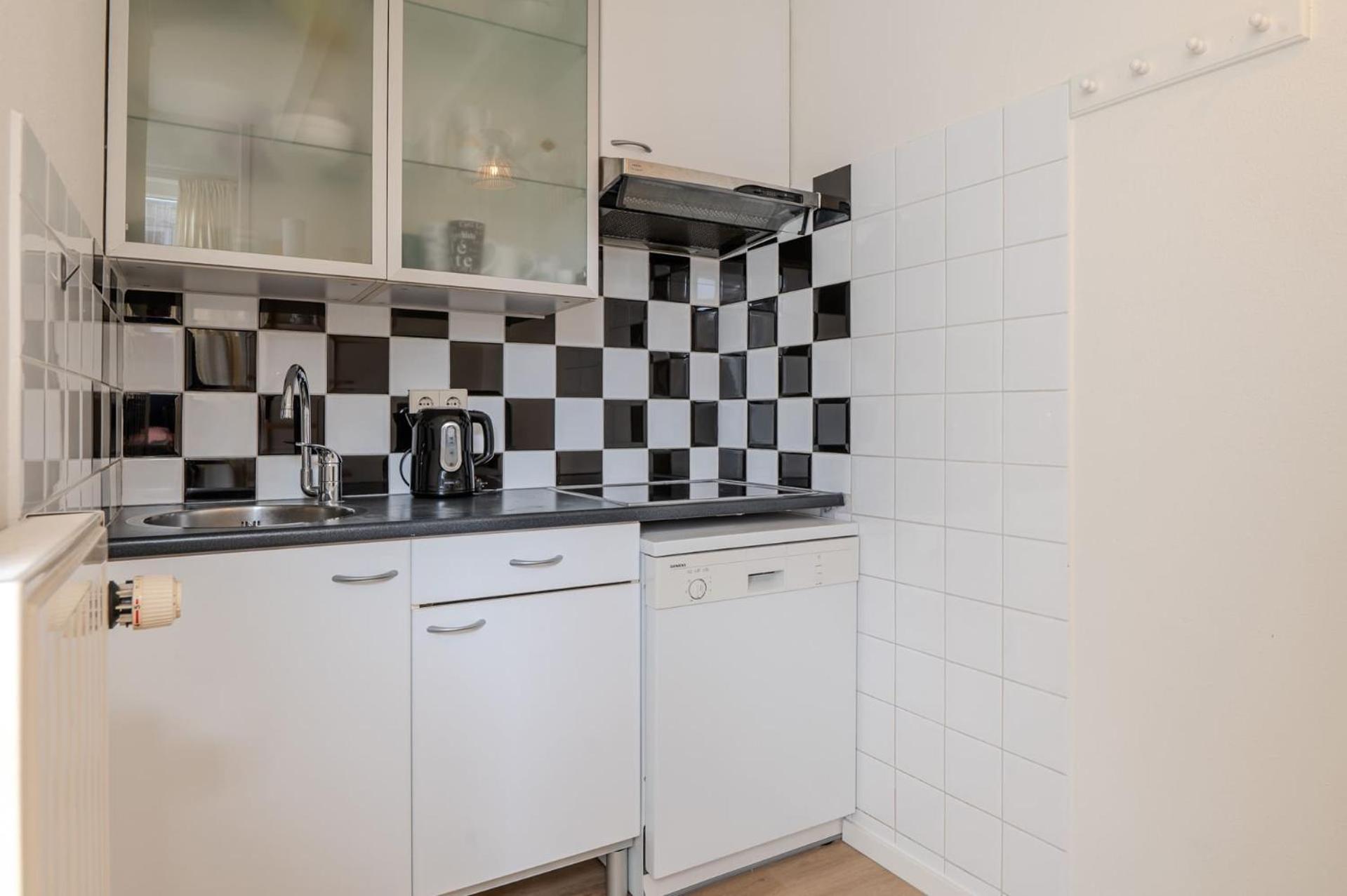 Vakantiehuisje op 50 meter van het strand in het centrum van Domburg - Beatrixstraat 27-A Buitenkant foto