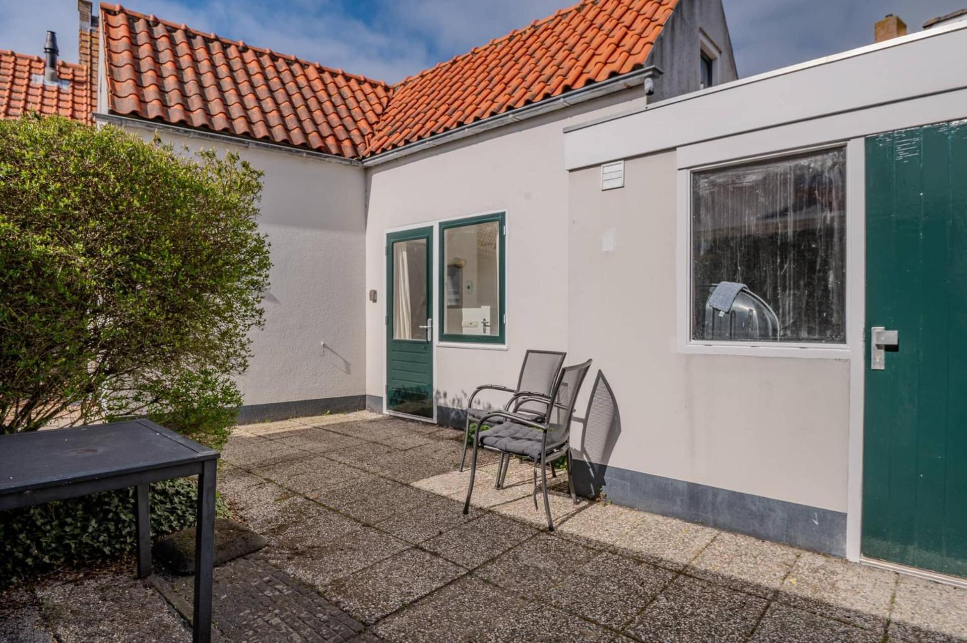 Vakantiehuisje op 50 meter van het strand in het centrum van Domburg - Beatrixstraat 27-A Buitenkant foto